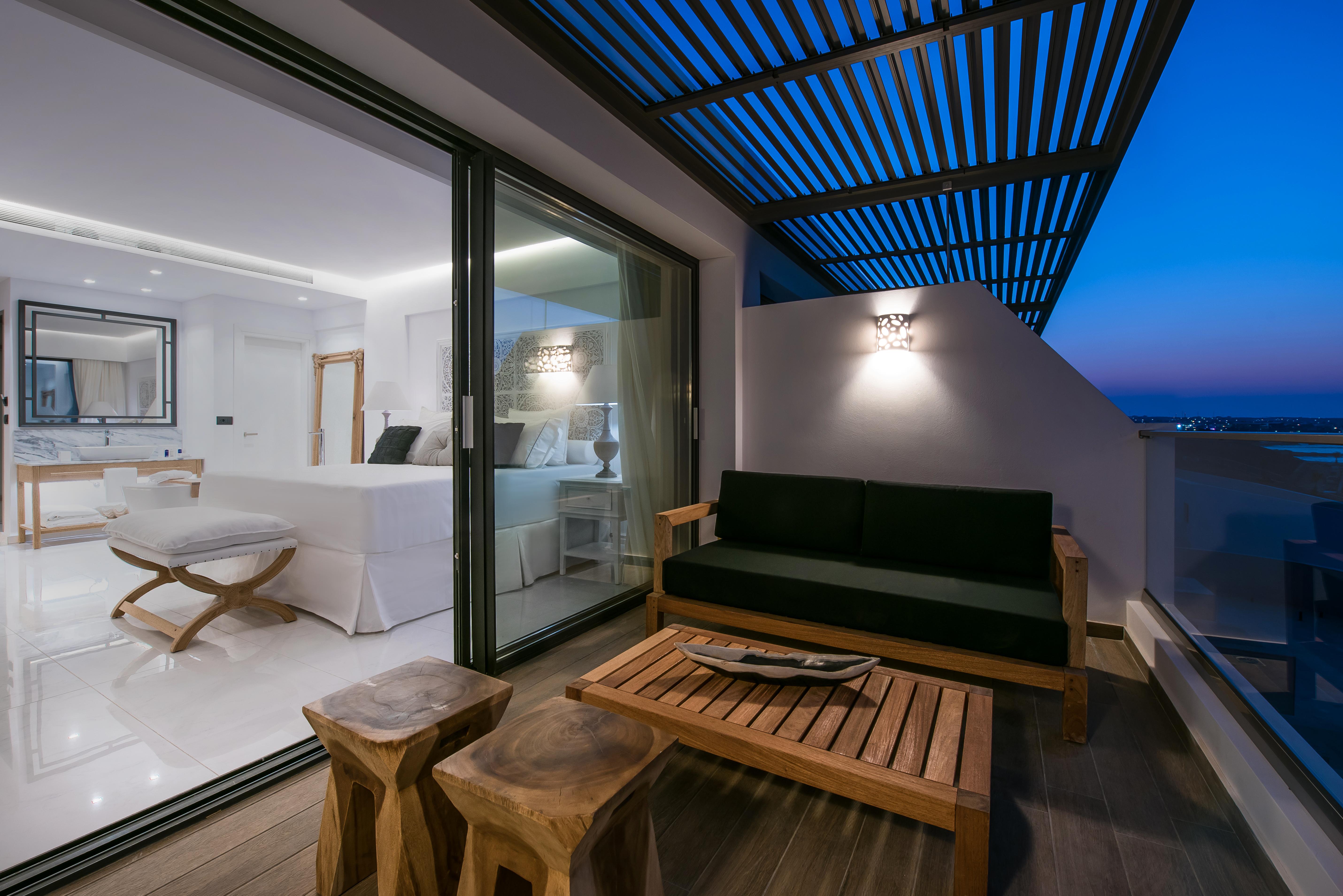 Abaton Island Resort & Spa Limenas Chersonisou Exterior foto A balcony at a hotel