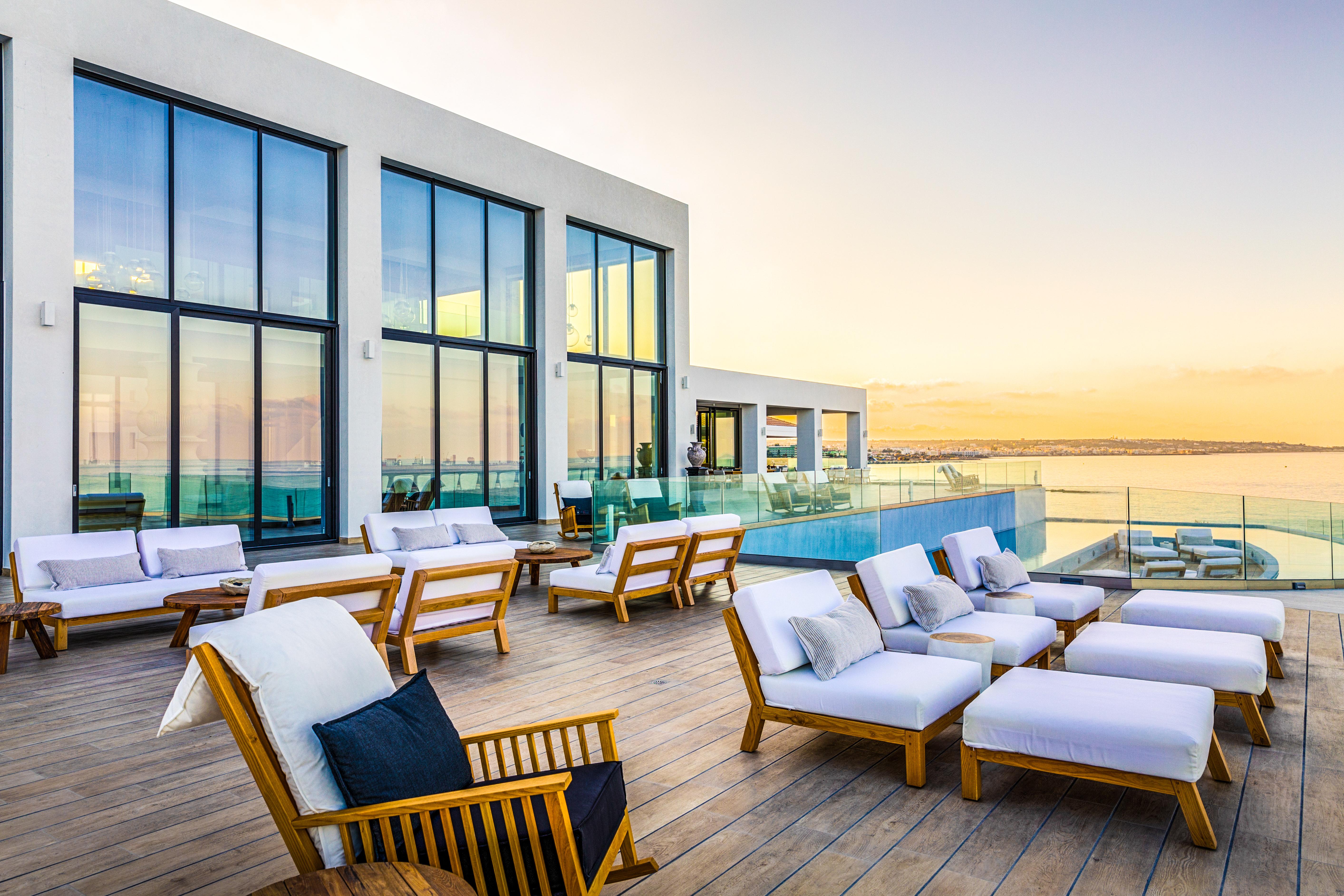 Abaton Island Resort & Spa Limenas Chersonisou Exterior foto The rooftop lounge at the Hilton Tel Aviv
